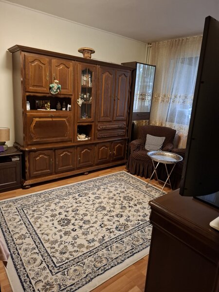 Titulescu, Piata Victoriei garsoniera 36mp, etaj 2/8 bloc reabilitat